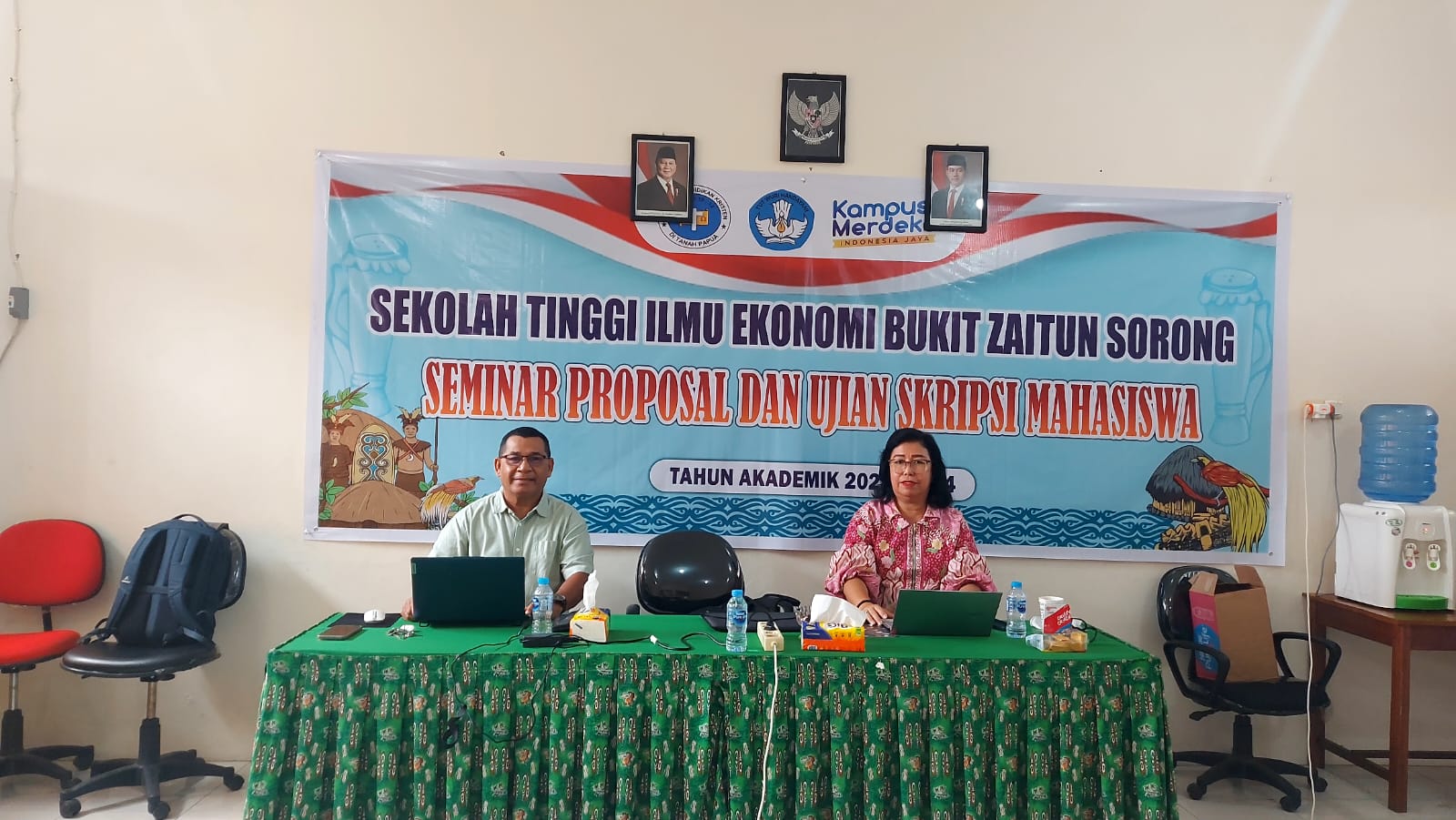 Motivator di Rapat dosen Jurusan Akuntansi Sekolah Tinggi Ilmu Ekonomi Bukit Zaitun Sorong Motivator di Rapat dosen Jurusan Akuntansi Sekolah Tinggi Ilmu Ekonomi Bukit Zaitun Sorong